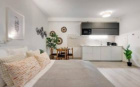 Terrace Vista-Modern 2Br Retreat